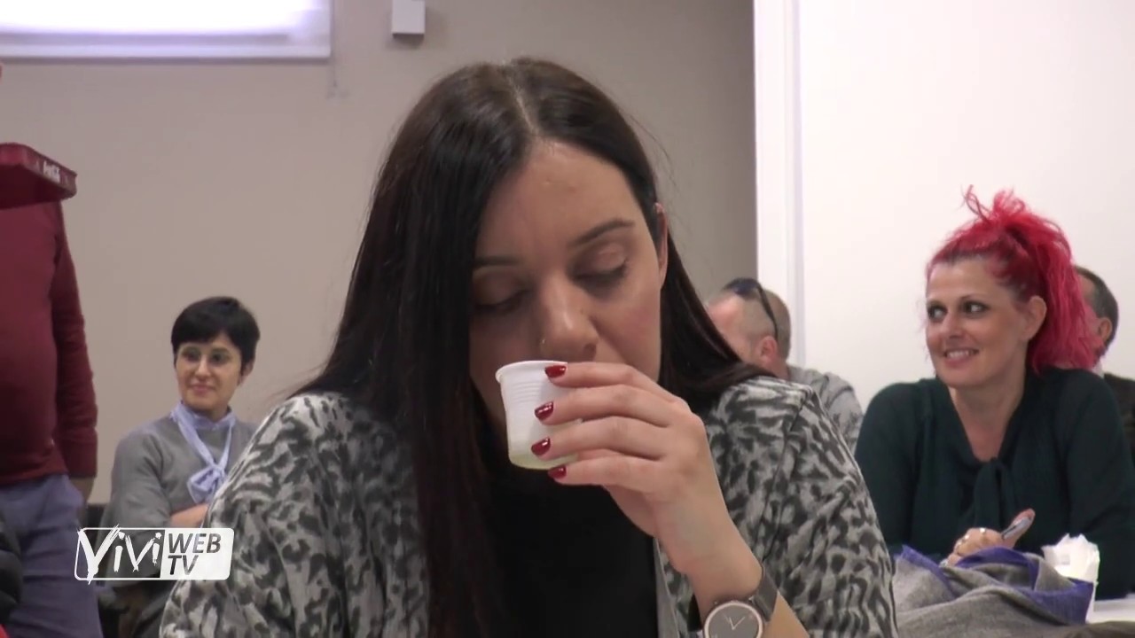 Riconoscere l'olio d'oliva: a Castellaneta, tutti a lezione con la Cia