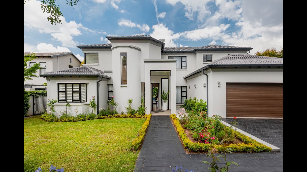 Double-storey house for sale in Thornhill Estate