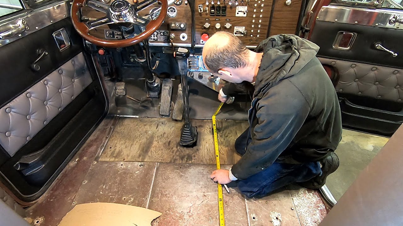 Peterbilt 359 Rebuild ep41 - NEW INTERIOR FOR A OLD TRUCK PT2 floor/seats