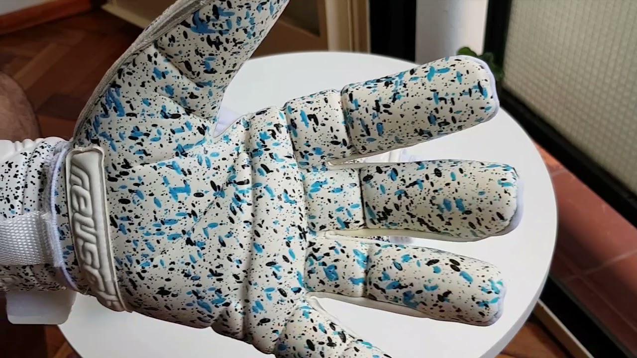 Guantes de arquero Reusch Attrakt Supreme Fusion TotalWhite (test de agua)