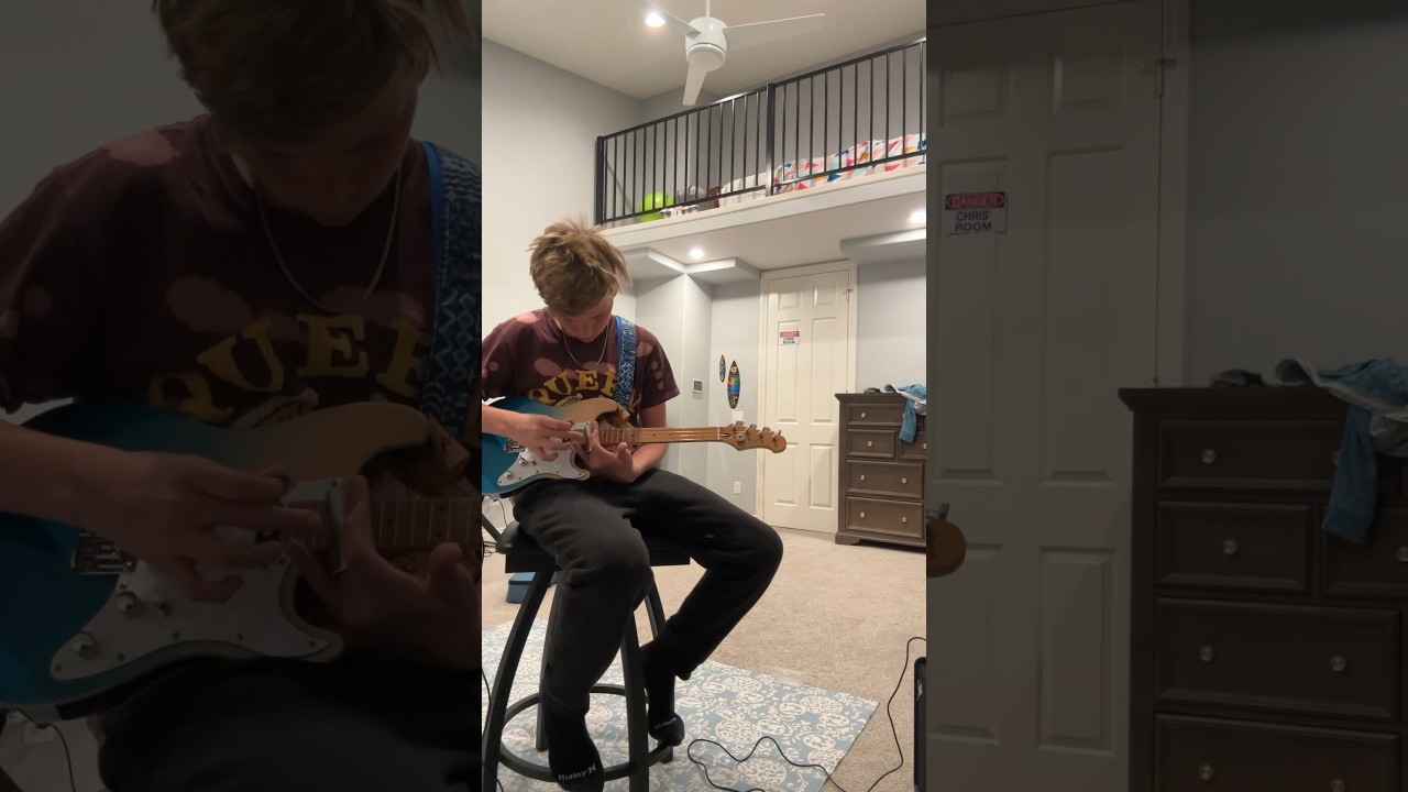 Getting cool harmonics on electric ukulele!!! 