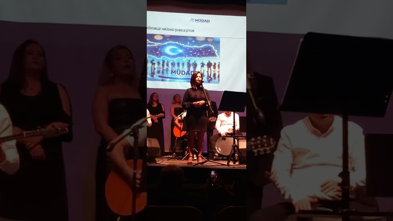 ÇİĞDEM ARABACI / BİZİM PENCERELER YELE KARŞIDIR