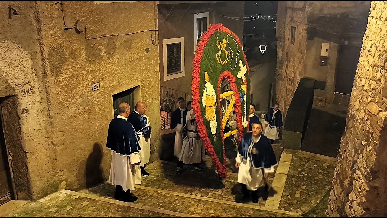 I Cristi infiorati della Madonna delle Grazie - tutte le fasi