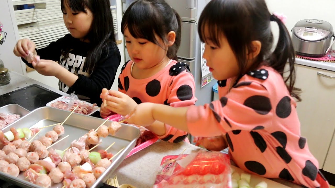 ホットプレートで焼き鳥パーティー三姉妹