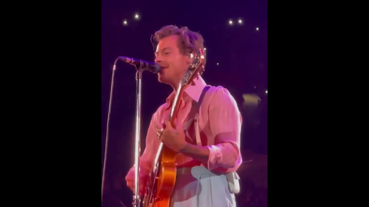 Harry smiling so big during 'She' tonight in Philly 💟 | Love On Tour #shorts #harrystyles #hslot