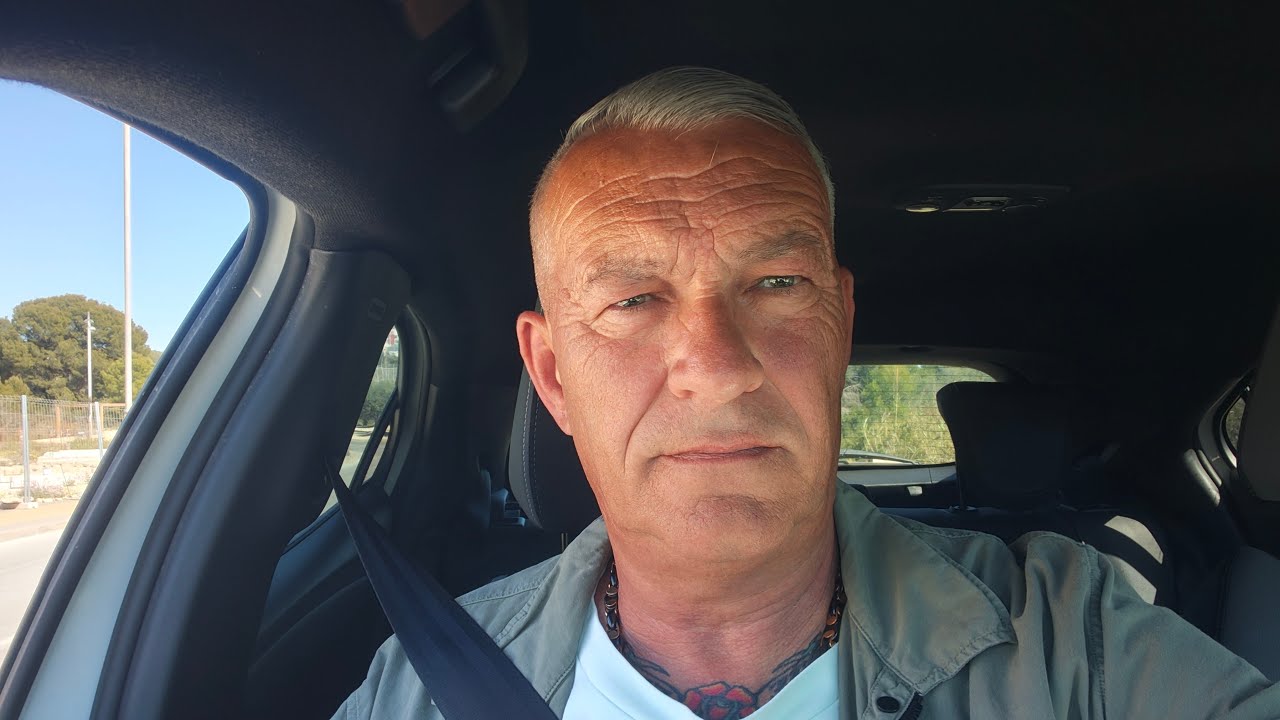 Пол Торп ведет прямую трансляцию из Бенидорма в пасхальное воскресенье.