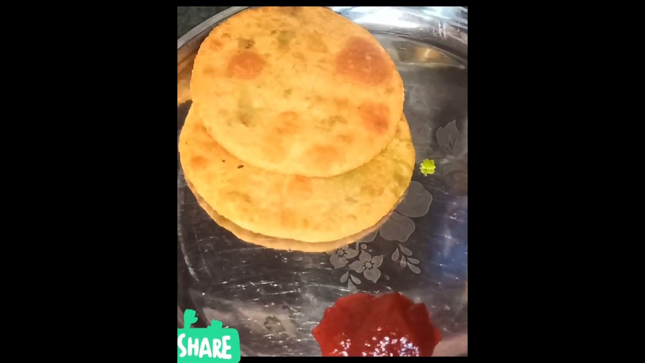Hari matar ki bharva puree.