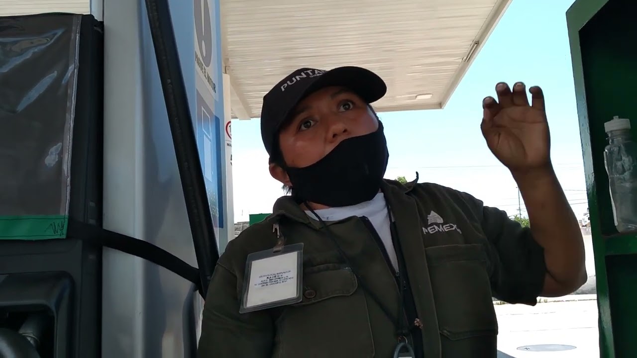 ASÍ ES EL TRABAJO DE UNA DESPACHADORA DE GASOLINA