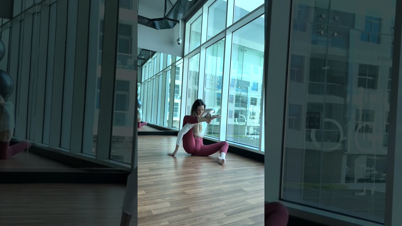 #frontsplit #flexibility #dancer #pilates #middlesplits #gymnast #stretching #pilateslovers