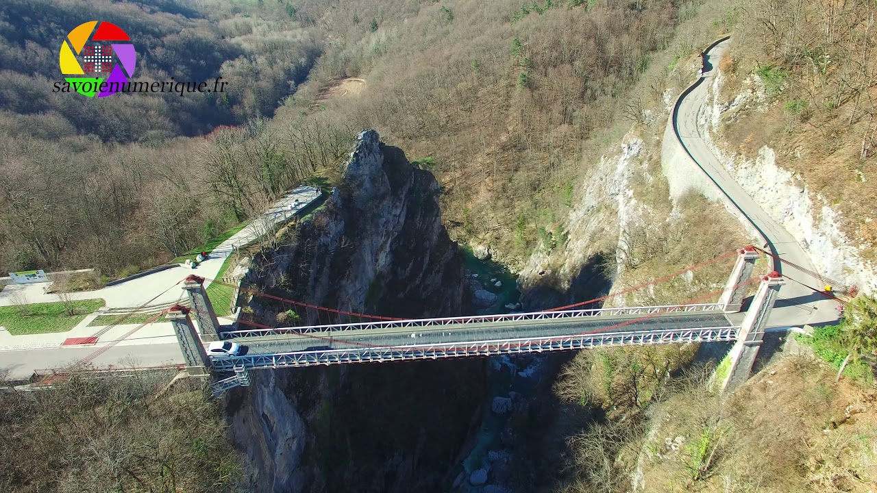 Le pont de l'Abîme en drone