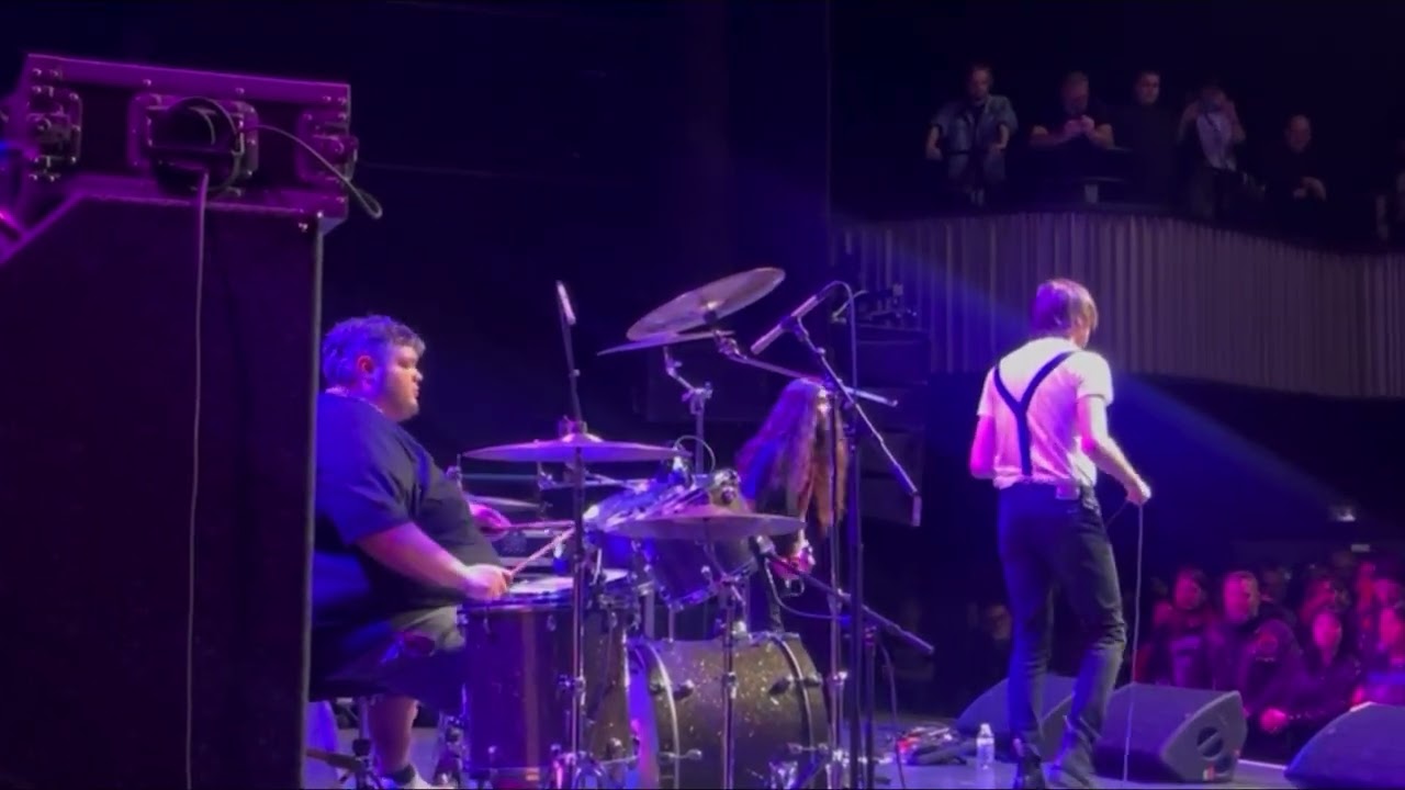 Napalm Death&rsquo;s Barney Greenway filling in for BRAT&rsquo;s song Truncheon