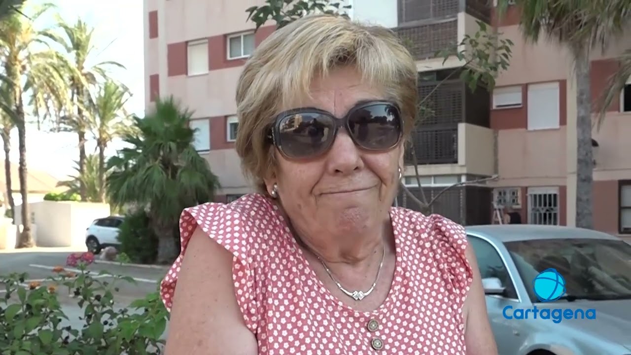 Huevos y piedras contra las casas en La Manga