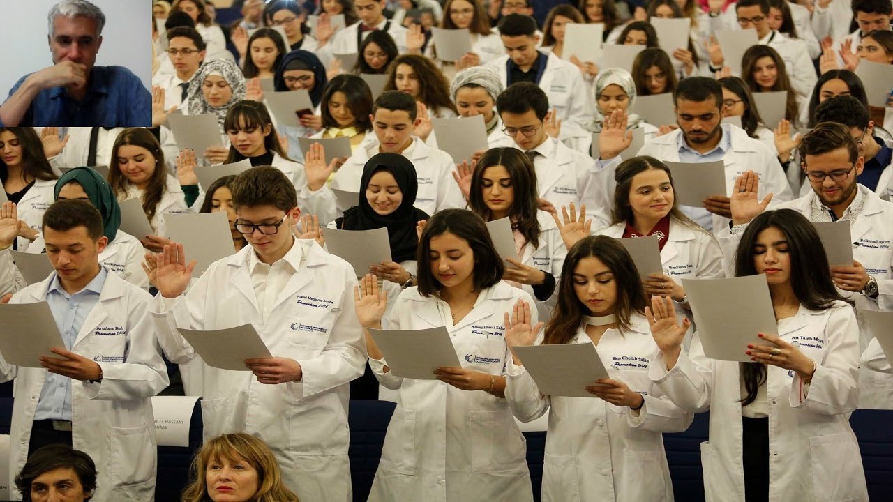 طالب من كلية الطب الخاصة يقدم وجهة نظره في إضراب طلبة كليات الطب