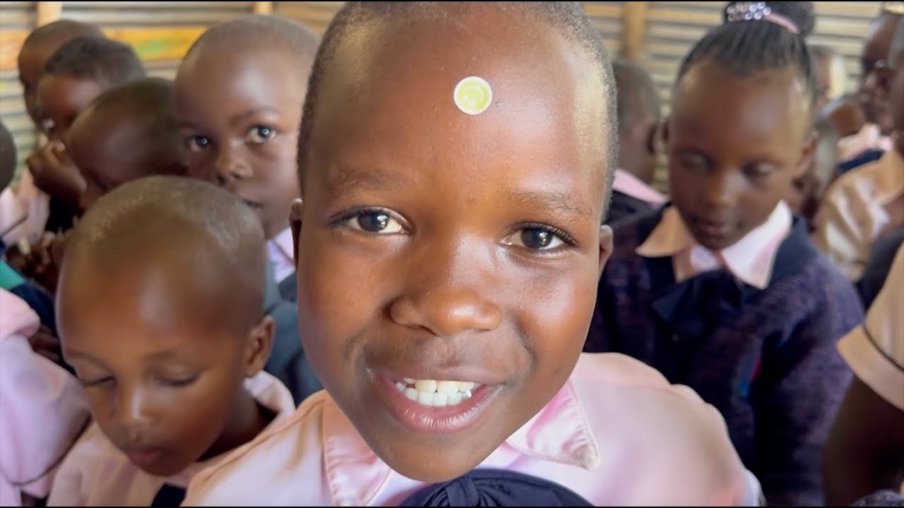 What to expect when volunteering in Uganda, Africa - Vlog
