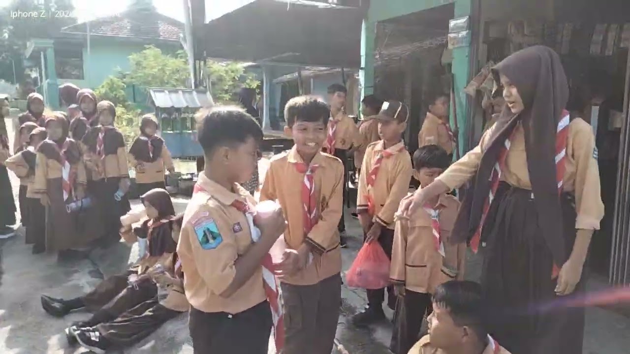 Istirahat latihan Pramuka SDN2 MRICAN 