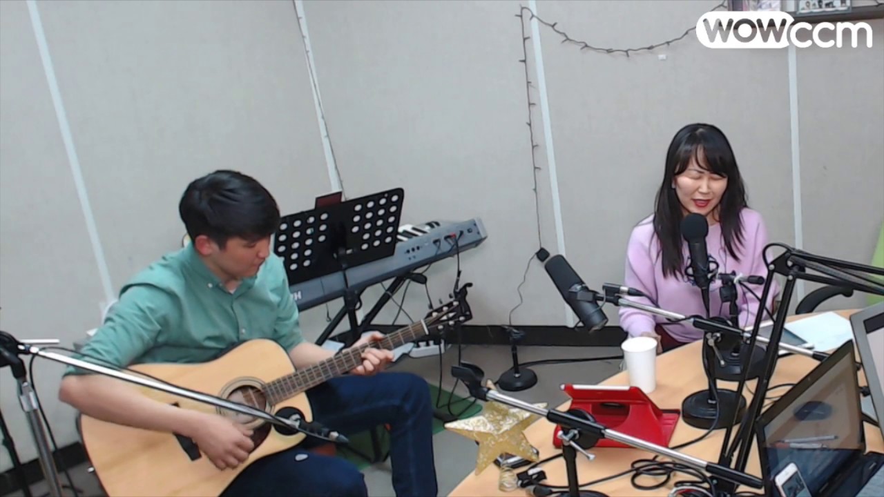 Дэлхийг гийгүүлж (Орос) Here I am to worship - Дууяа (@WOWCCM RADIO)