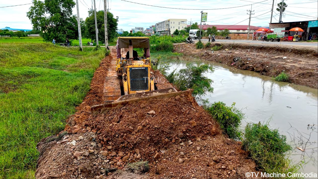 Excellent Process Combine Filling Land Step by Step KOMATS'U DOZER Pushing & DumpTruck24T Unloading