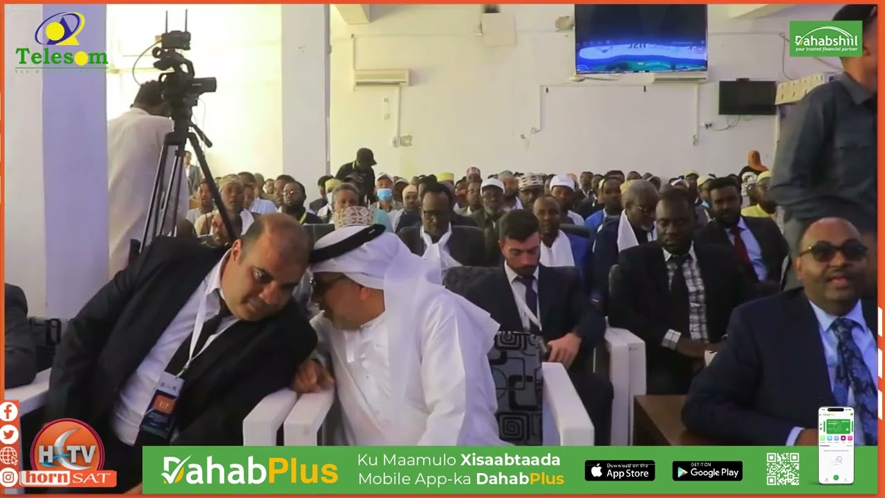 Madaxweyne Deni oo xadhiga ka jaray dhismaha wejiga labaad ee Garoonka Boosaaso.