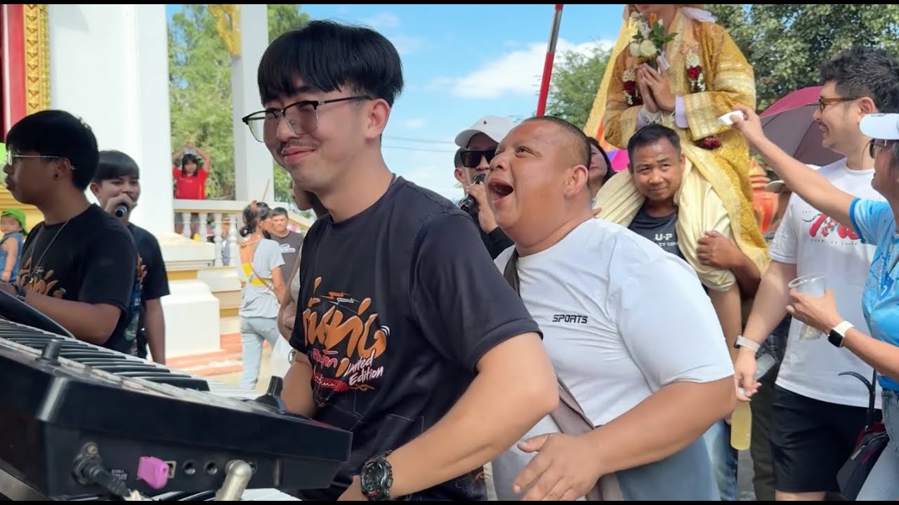 ฮิตTikTok ก็แดดมันร้อนคนไม่ใช่ #หุ่นยนต์ ลูกอีช่างสอด #รถแห่ลั่นทุ่ง พิษณุโลก #งานบวชนาค