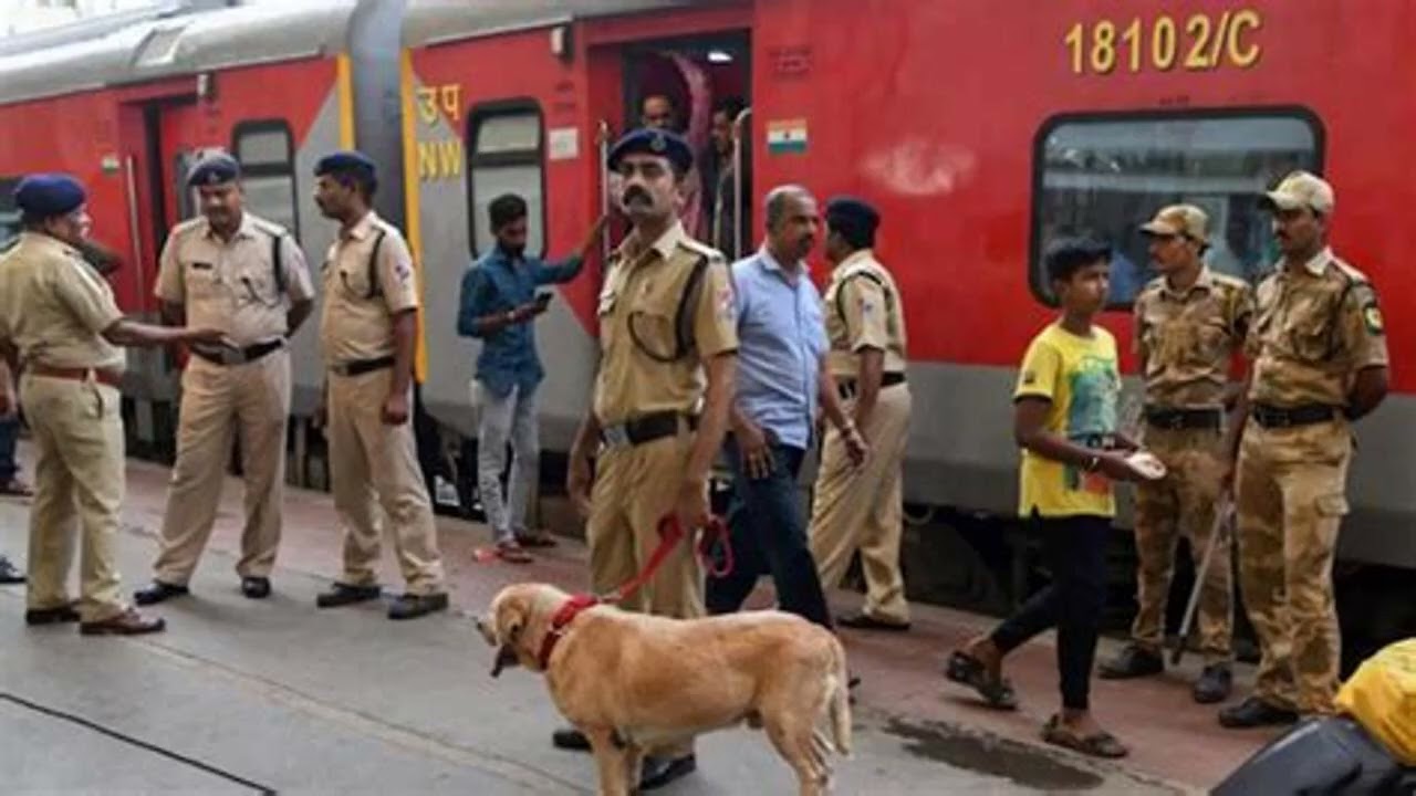 Bombay High Court receives bomb threat via email police conduct searches