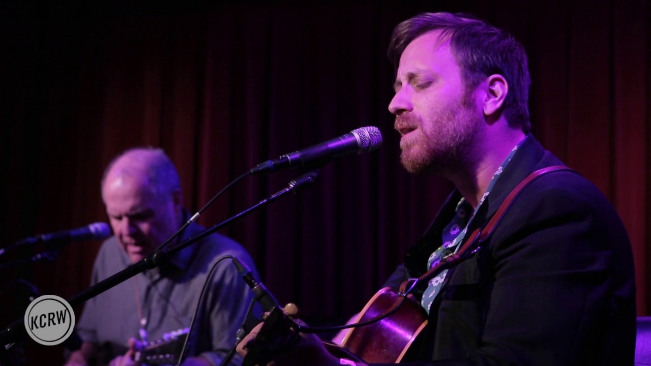 Dan Auerbach performing 