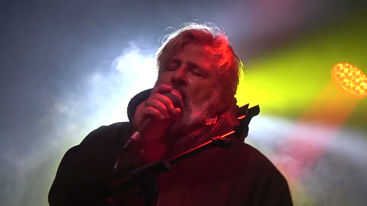MAD ROOTS + GUEST SYLVAIN - ETEINS LA LUMI&Egrave;RE (MARCH&Eacute; DE NO&Euml;L SERAING 2022)