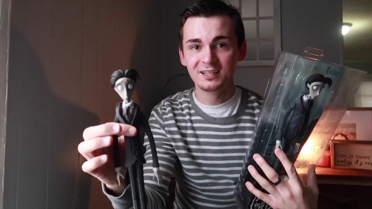 Tim Burton 'unboxing' Corpse Bride, Victor Fashion Doll