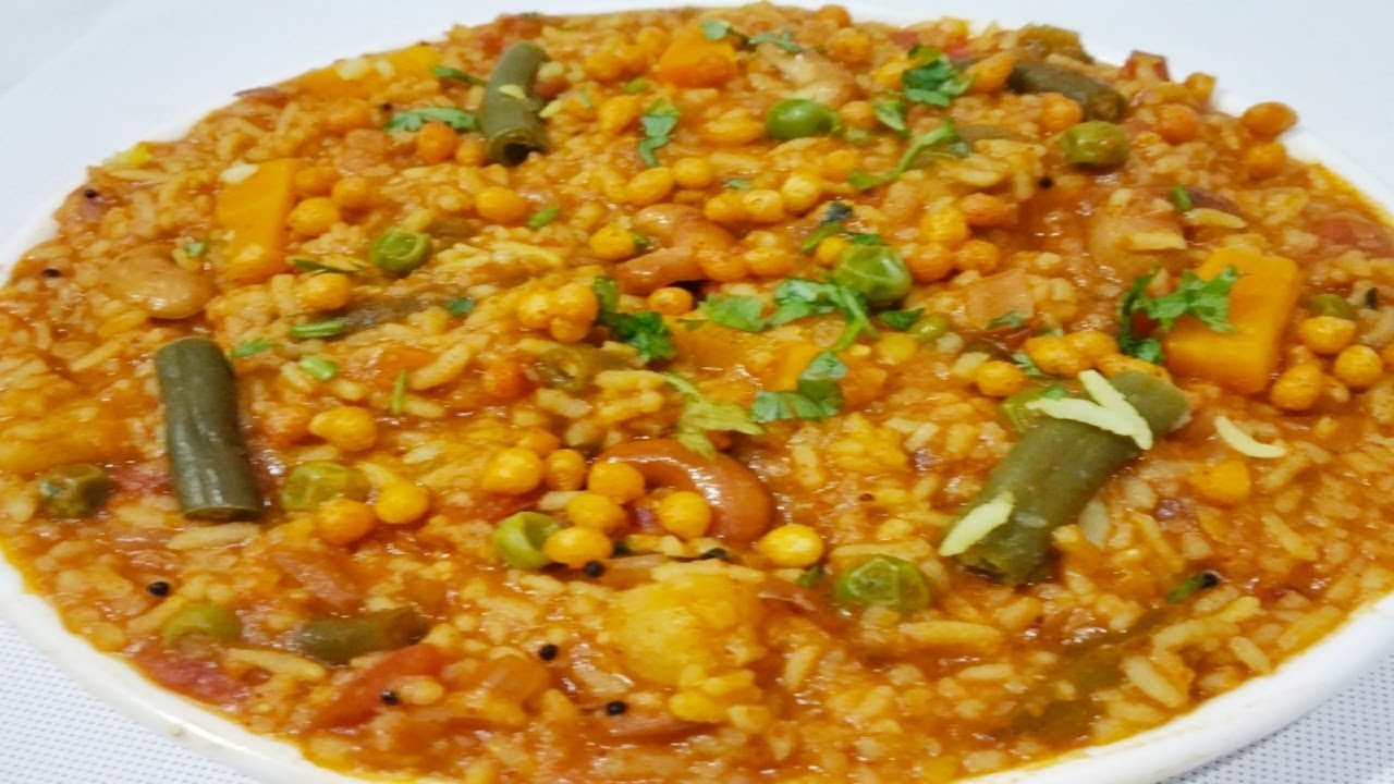 #BisiBeleBath #Bisi Bele Bath #CrackedWheatBisiBeleBath #Low Calories Recipe #Rice Recipe