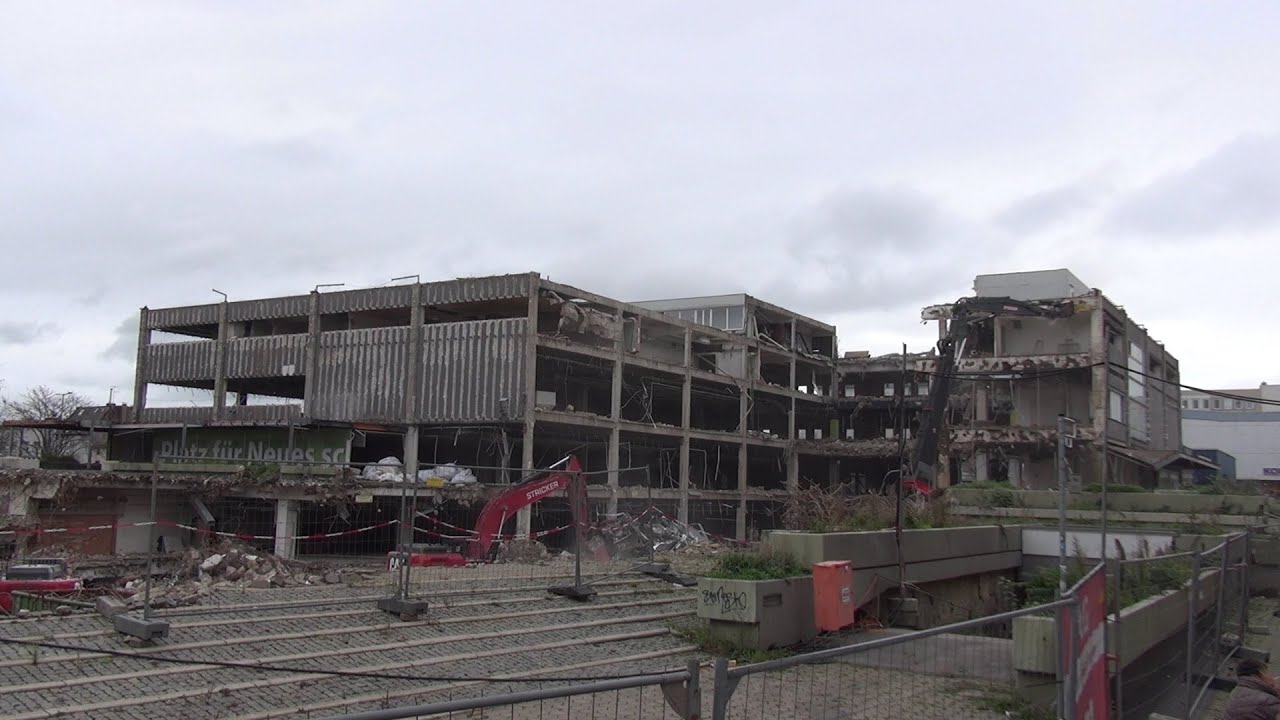 Iserlohn Schillerplatz Abriss des Karstadt Warenhauses 07.11.2022