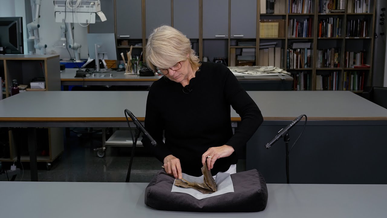 ASMR at the National Library: Listen to the frailty of what may be Norway’s oldest book
