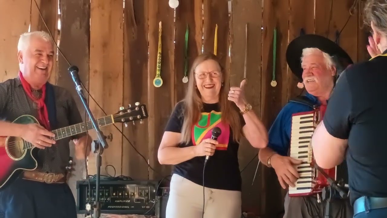 Plimundo Weber no programa Roda de Amigos,Rancho Fundo da Grota na fazenda do João kanario e Famílis