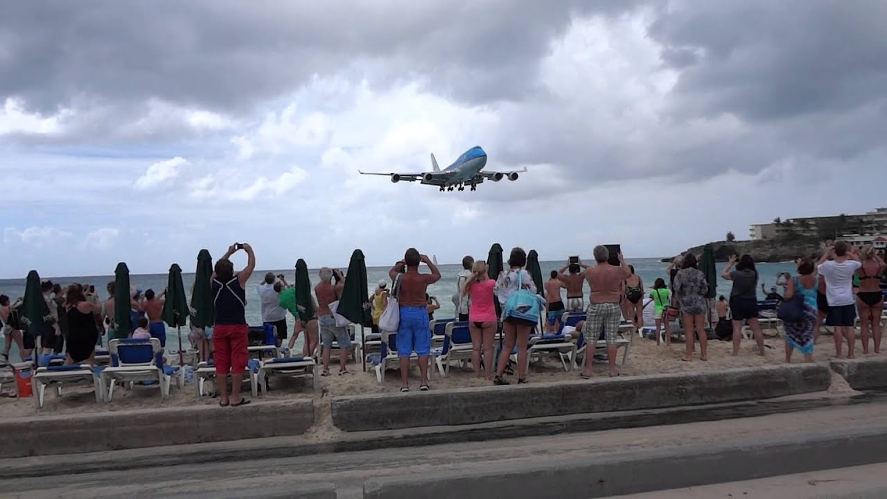 KLM Boeing 747 landing at Princess Juliana airport Sint-Maarten (St-Marteen) (Maho beach)