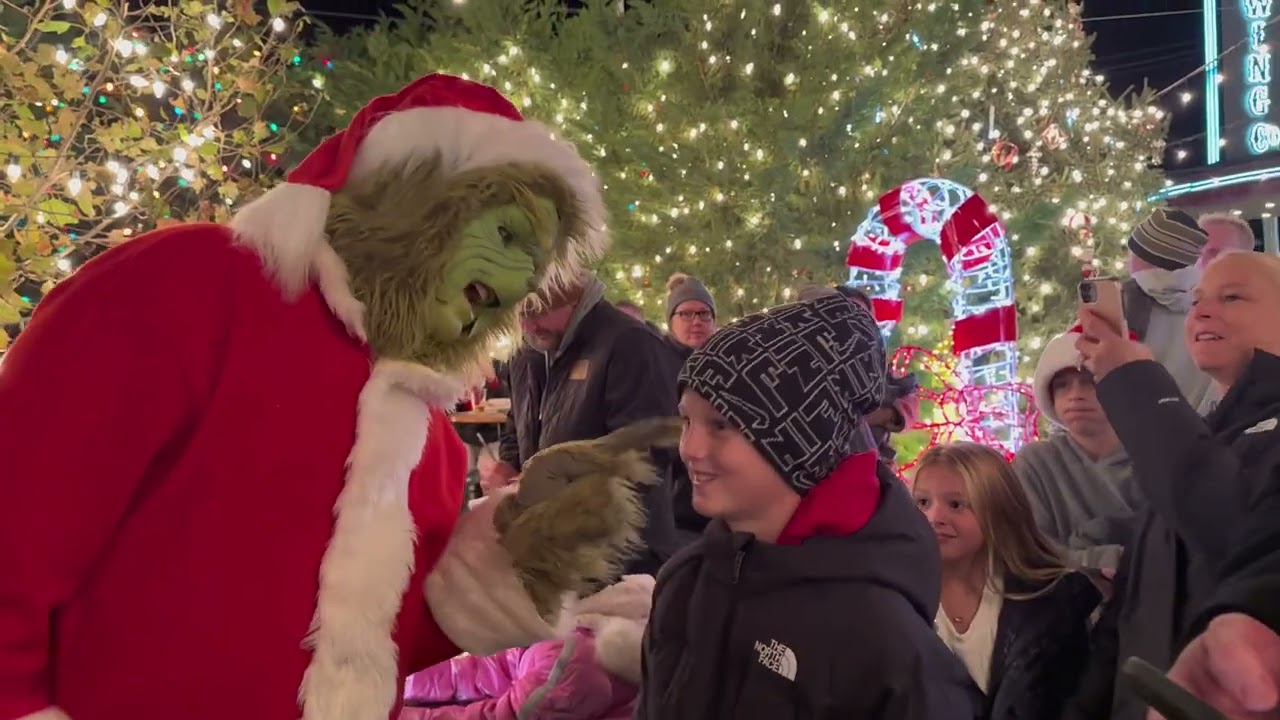 Mudhen Brewing Company: Holidays at Hen-Ville
