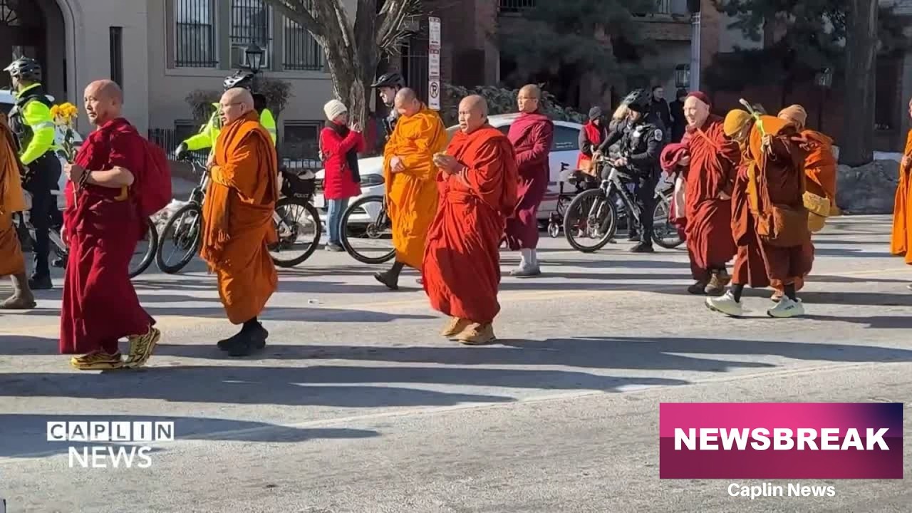 Буддийские монахи завершили 2300-мильный «Марш за мир» у Монумента мира в Вашингтоне.