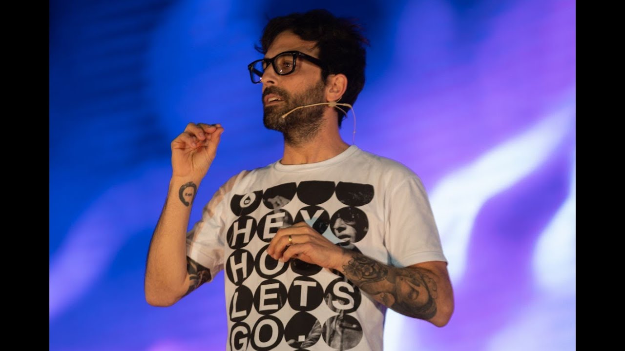 Crianza positiva: ¿cómo ser base y refugio para las infancias? | Lucas Raspall | TEDxCasilda