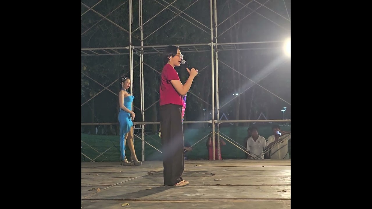 บันทึกการแสดงสด น้องต้นข้าวสุปรียา ณวัดบ้านเก่า จ.กาญจนบุรี