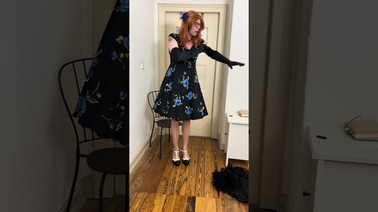 Crossdresser - dressing up for 50s Style Party