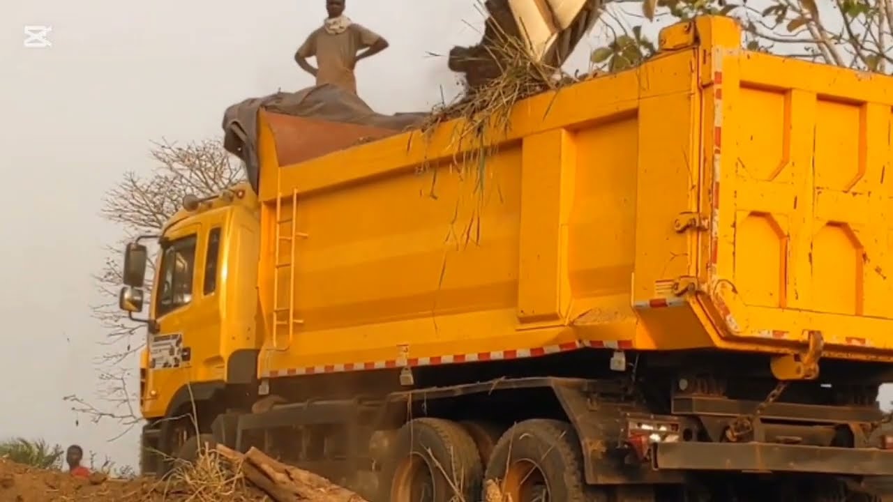 MISSION SPÉCIALE SUR CHANTIER : LA CAT 320 ENTRE EN JEU 🚨