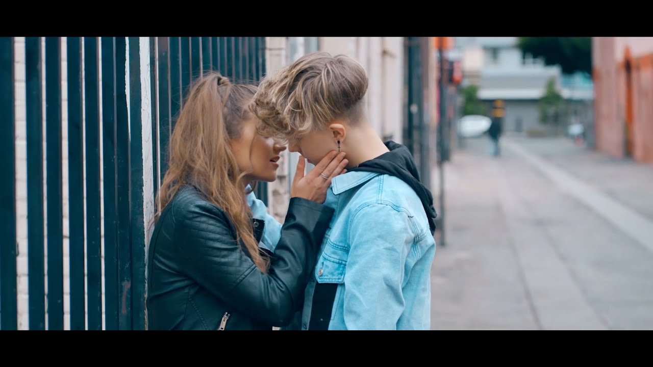 Dylan Hartman - She Knows (OFFICIAL MUSIC VIDEO)