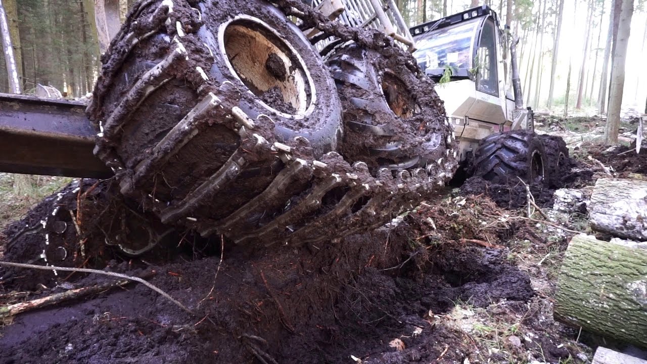 Forwarder Logset 6F stuck in mud