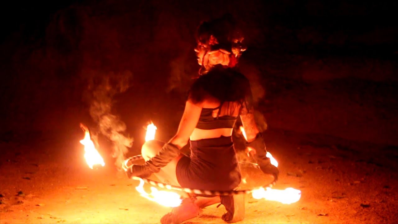 Bambol&ecirc; de Fogo/Hula Hoops Fire Performer Brenda Flores