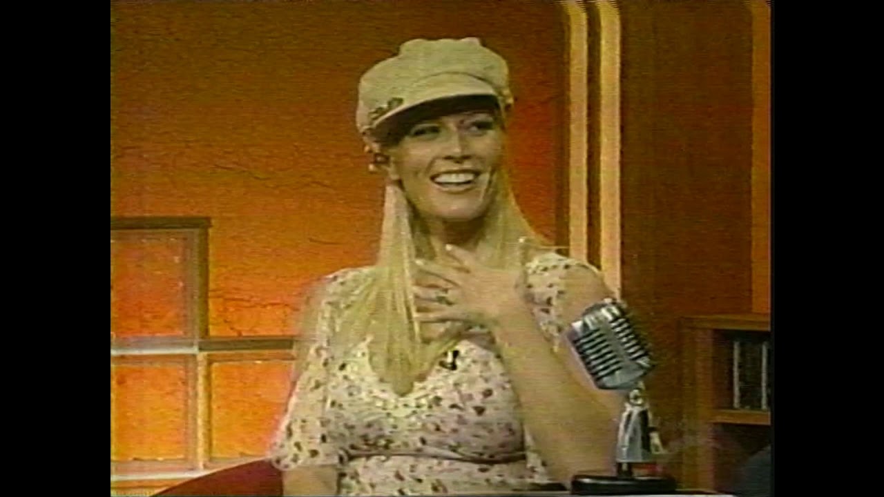 Torrie Wilson  - The Mike Bullard Show (2004)