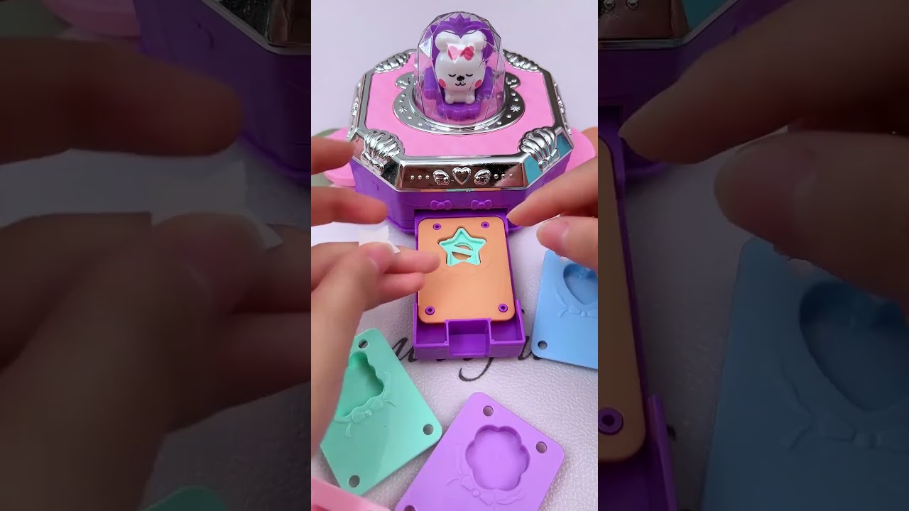 手工diy咕卡贴纸机来啦~可以制做挂件，戒指，没有哪个小女孩可以拒绝吧，简直不要太好玩#手工diy#这也太好看了#女孩玩具