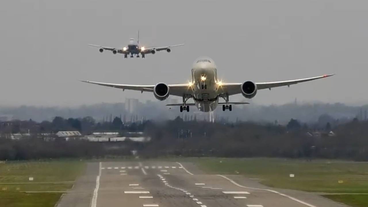 Gulf Air Boeing 787-9 PLUS Boeing 747 Arrival seconds later at Birmingham Airport