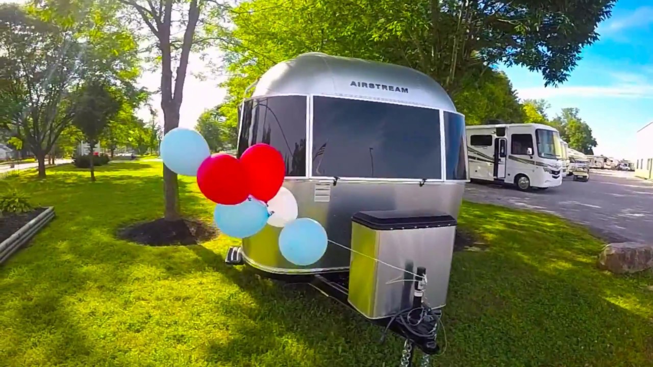 * 2018 Bambi Sport 16RB by Airstream *  (~2,900lbs)