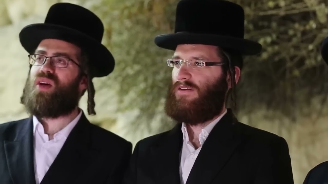Baalei Hamenagnim Choir - Haneiros Hallalu | בעלי המנגנים | הנרות הללו - חב