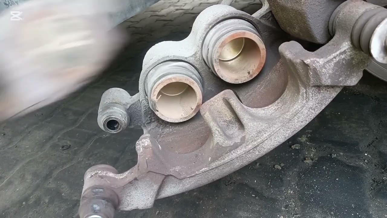 How to change || Toyota Coaster Bus || Model 2015 || Front Brake Pads || Replace/Changing ///