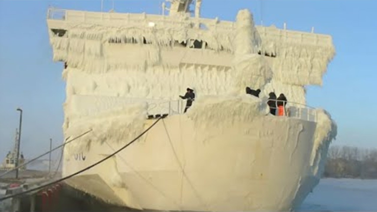 GRANDES BARCOS ROMPEHIELOS CONGELADOS | As&iacute; ROMPEN el HIELO los BARCOS m&aacute;s PODEROSOS del MUNDO