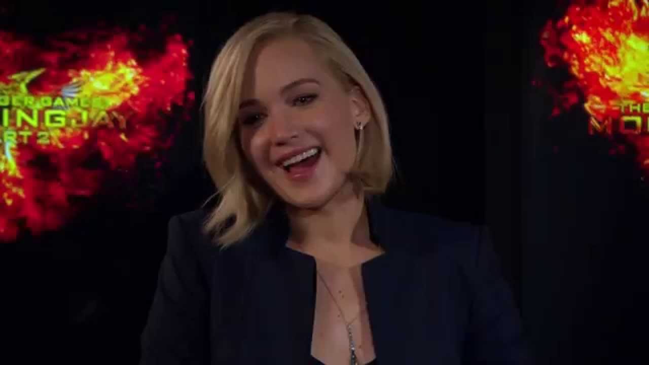Backstage with Josh Hutcherson, Jennifer Lawrence & Liam Hemsworth