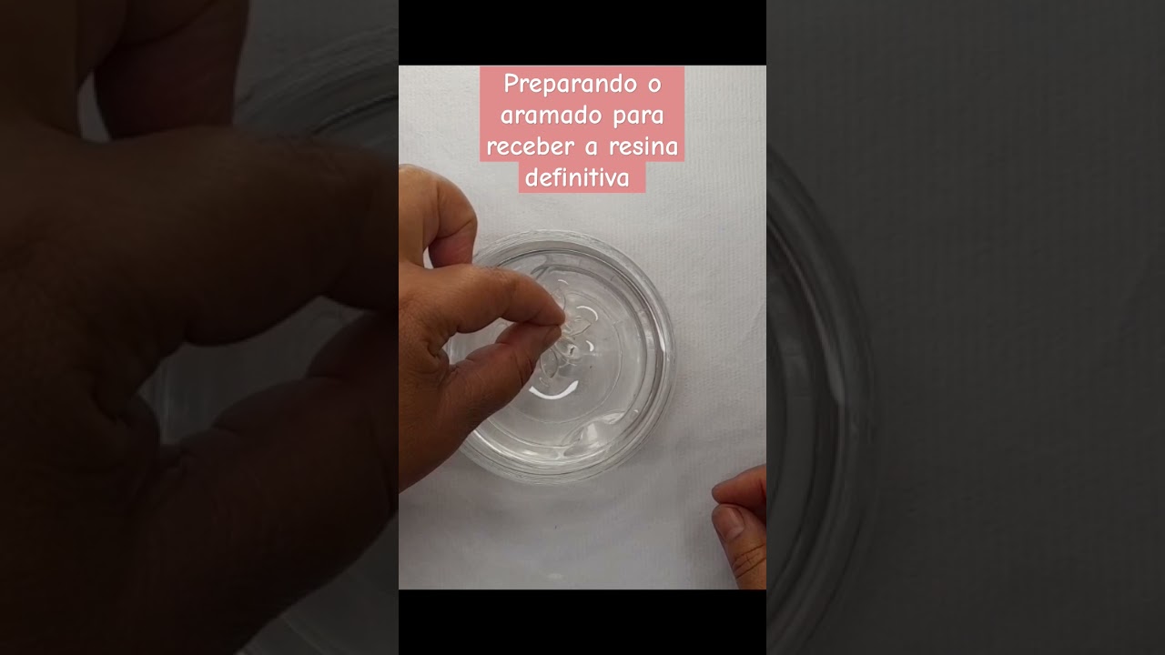 Preparando o aramado com resina plastica caseira para receber a resina definitiva. #resina #aramados